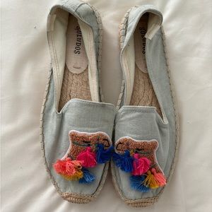 Llama shoes. Size 7. Never worn